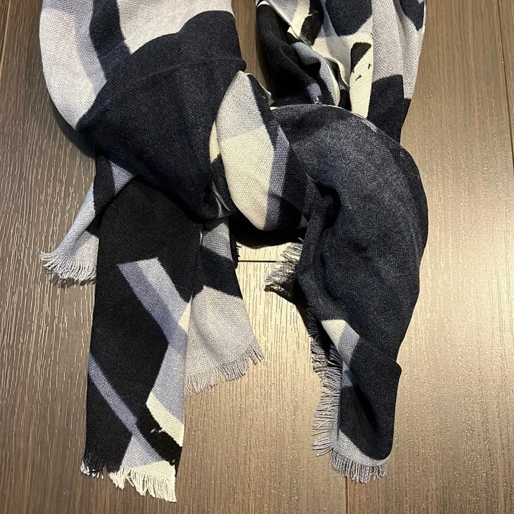 Blue/White Printed Scarf, 100% Acrylic